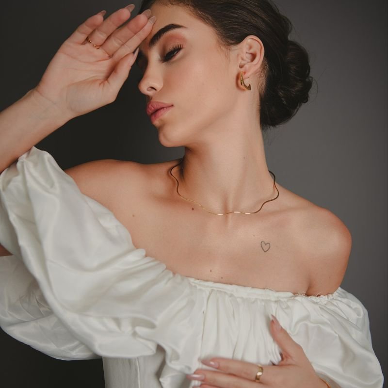 ARGOLA QUADRADA MEIA LUA DOURADO FOLHEADO