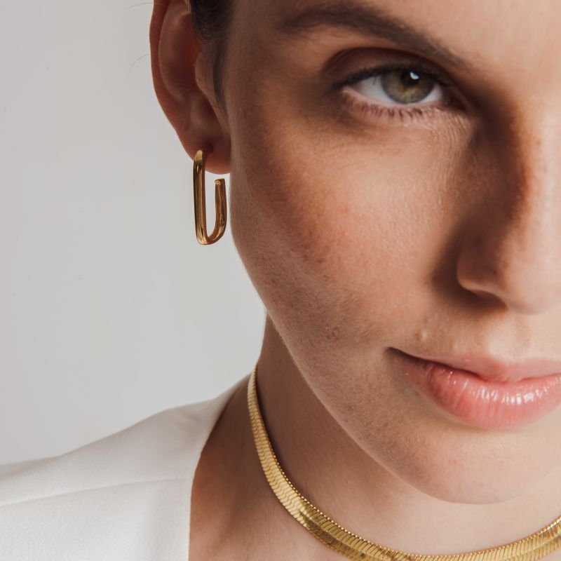 ARGOLA RETANGULAR ARREDONDADA M DOURADO FOLHEADO