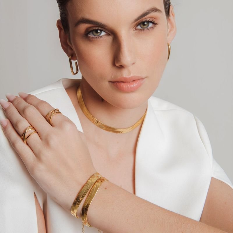 ARGOLA RETANGULAR ARREDONDADA M DOURADO FOLHEADO