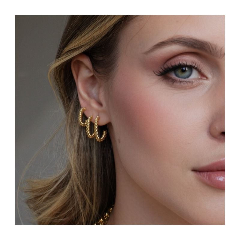 ARGOLA TORCIDA ENLACE P BANHADO A OURO 18K