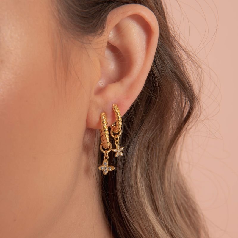 ARGOLA TORCIDA FINA M BANHADO A OURO 18K