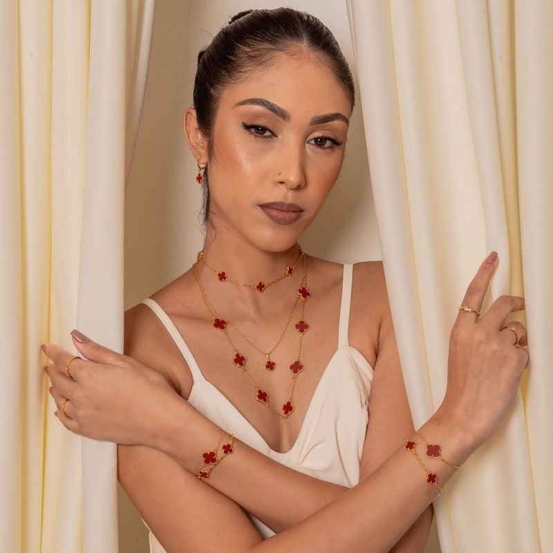 ARGOLA TREVO RED 11MM DOURADO FOLHEADO