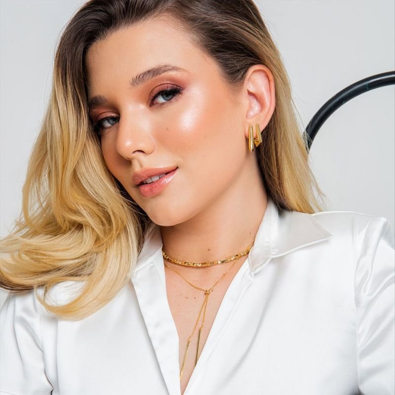 ARGOLA TRIANGULAR M DOURADO FOLHEADO