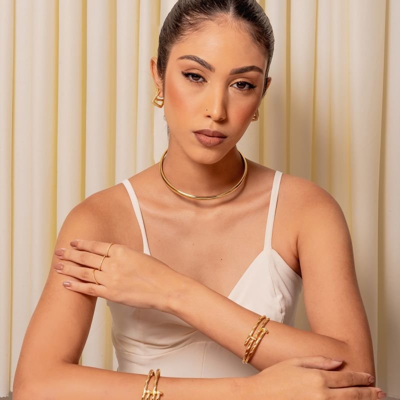 ARGOLA TRIANGULAR ZIRCÔNIA G DOURADO FOLHEADO