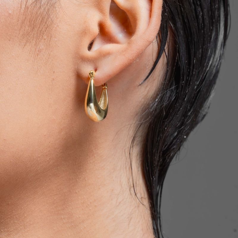 ARGOLA U ABAULADA P BANHADO A OURO 18K