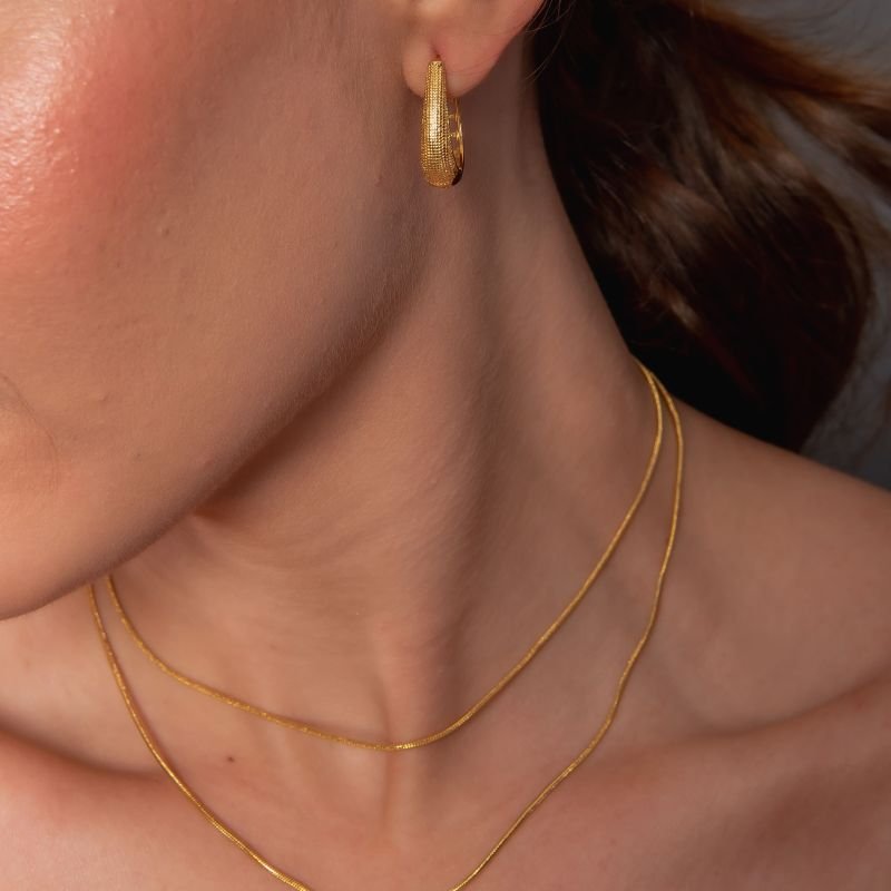 ARGOLA U CHAPISCADA E CIRCULO VAZADO DOURADO FOLHEADO