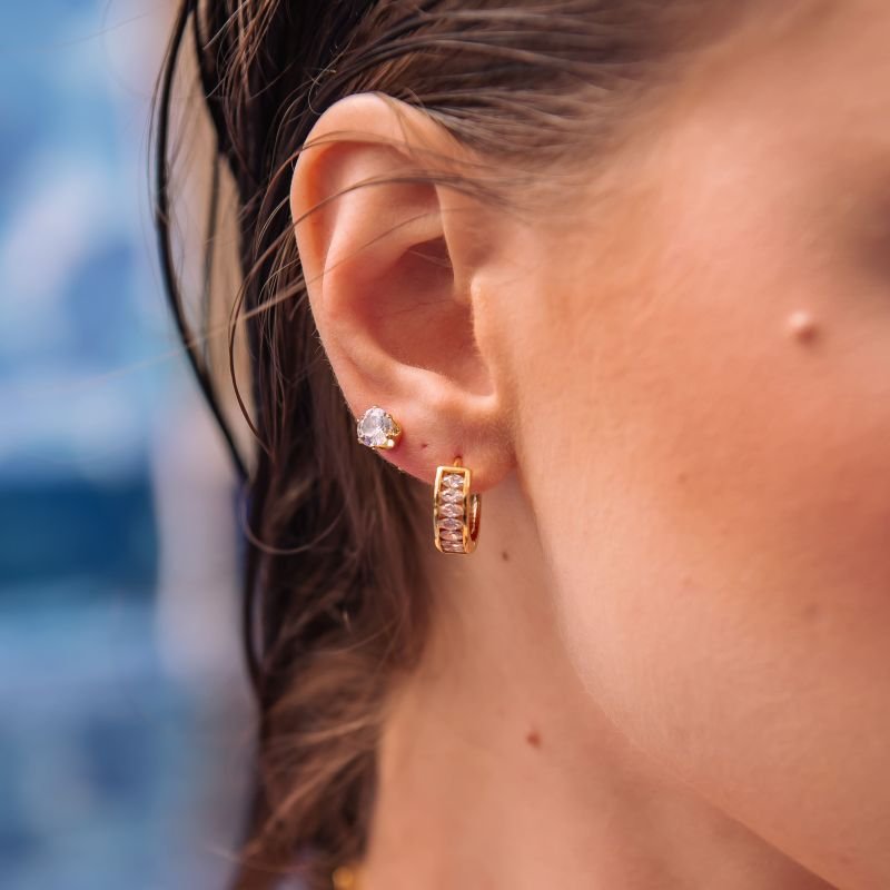 ARGOLA ZIRCÔNIAS OVAL DOURADO FOLHEADO