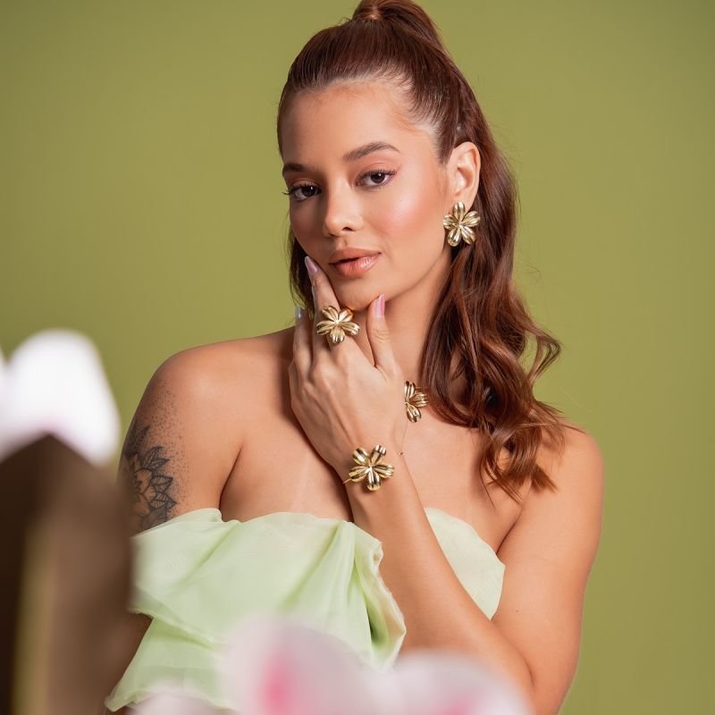 BRACELETE FLORES BANHADO A OURO 18K