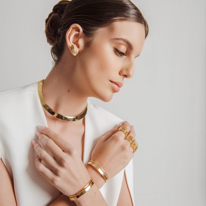 BRACELETE LISO COM FIO VASADO BANHADO A OURO 18K