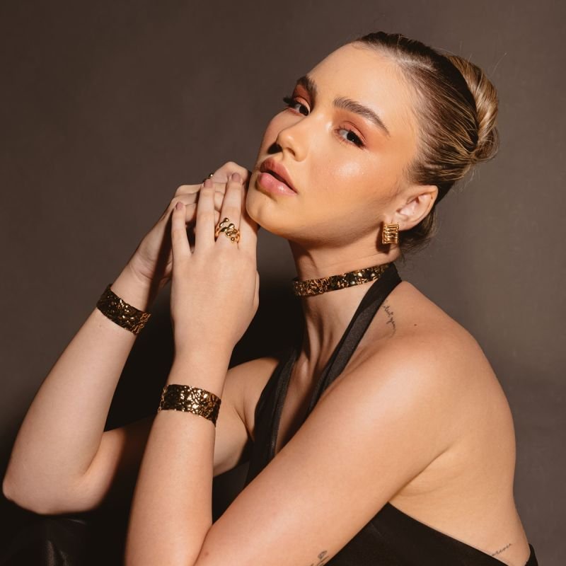 BRACELETE MARTELADO 25MM BANHADO A OURO 18K