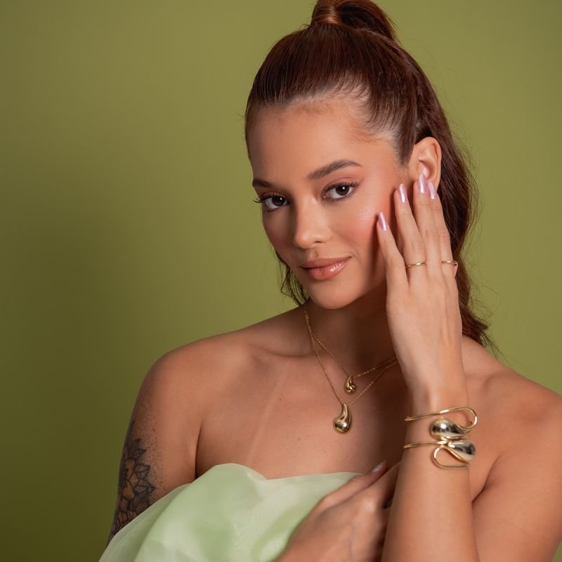 BRACELETE RIGIDA DUAS VOLTAS E GOTA NA FRENTE DOURADO FOLHEADO