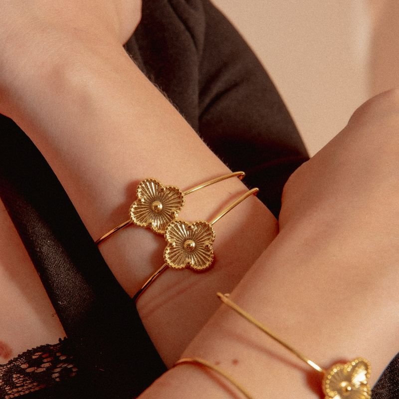 BRACELETE RÍGIDO TREVO 18MM DOURADO FOLHEADO