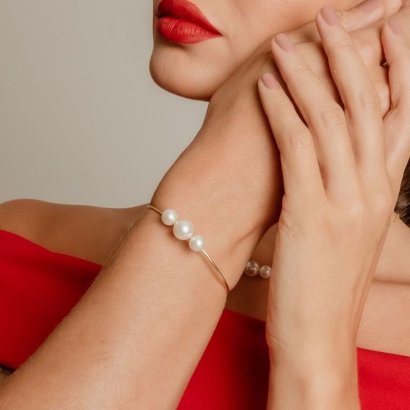 BRACELETE TRIO DE PÉROLAS DOURADO FOLHEADO