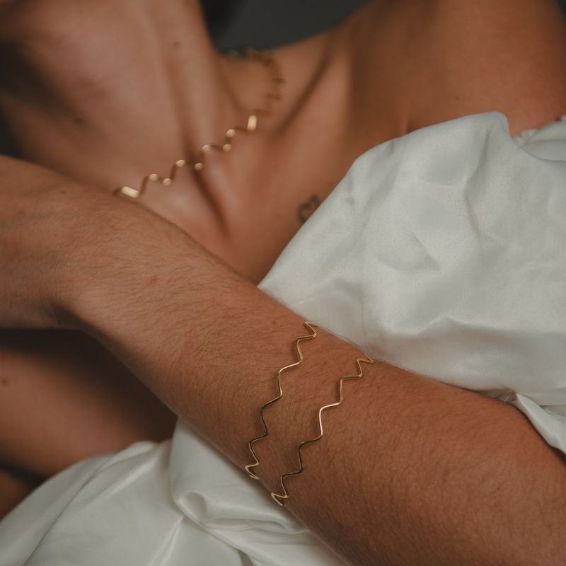 BRACELETE ZIG ZAG DOURADO FOLHEADO