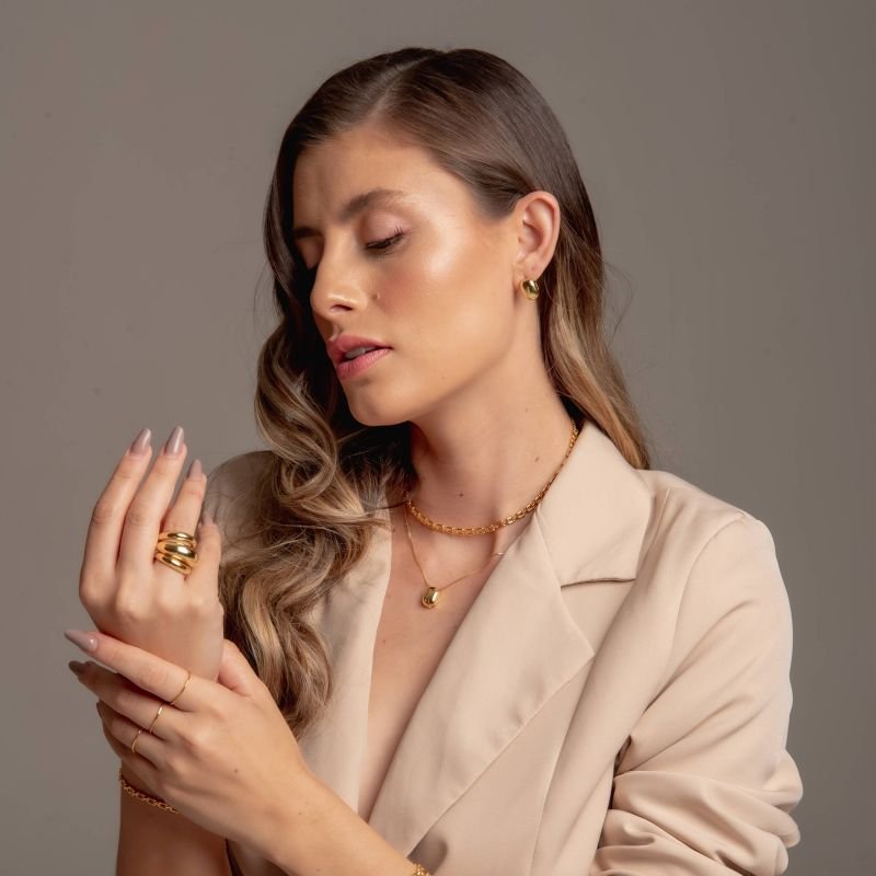 BRINCO BABI LISO BANHADO A OURO 18K