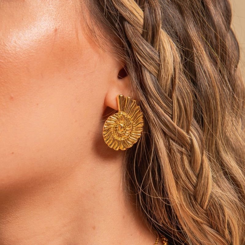 BRINCO CARACOL BANHADO A OURO 18K