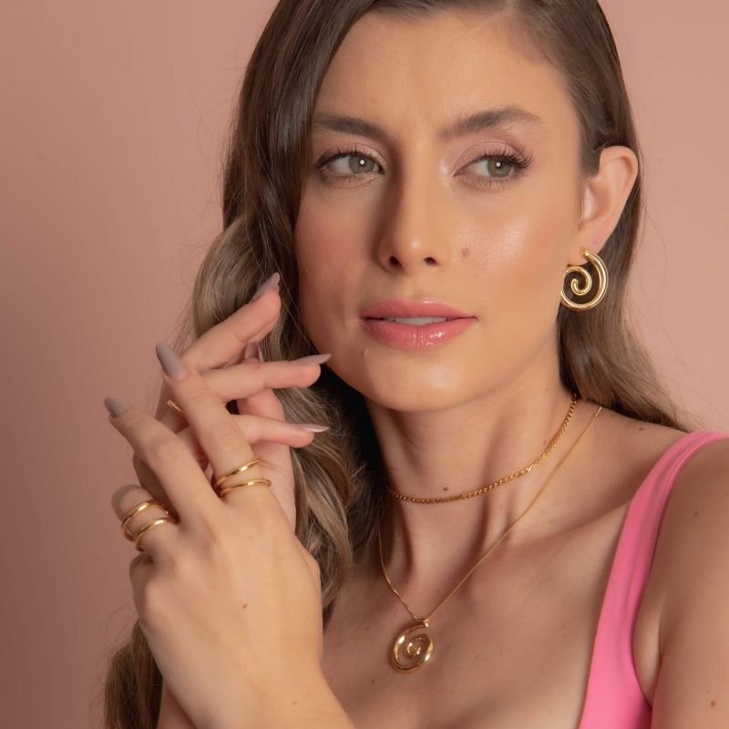 BRINCO CARACOL SOPHIA BANHADO A OURO 18K