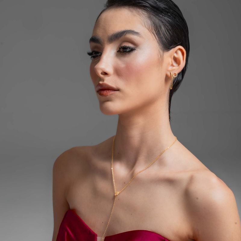 BRINCO CIRCULAR COM ZIRCÔNIA BANHADO A OURO 18K