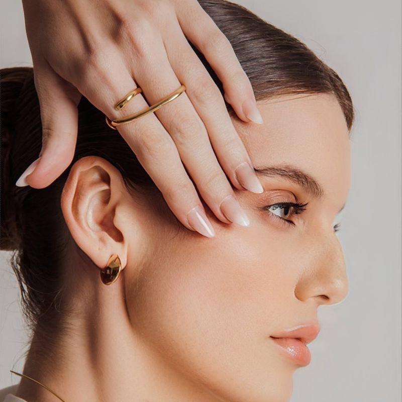 BRINCO CIRCULO CORTADO PEDAÇO DOURADO FOLHEADO