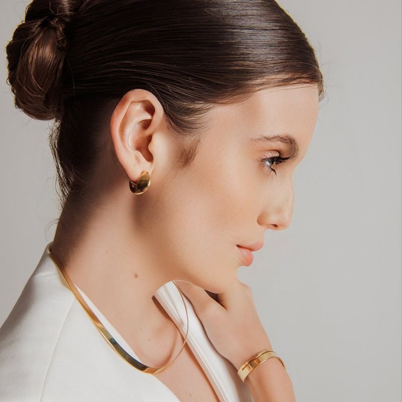 BRINCO CIRCULO CORTADO PEDAÇO DOURADO FOLHEADO