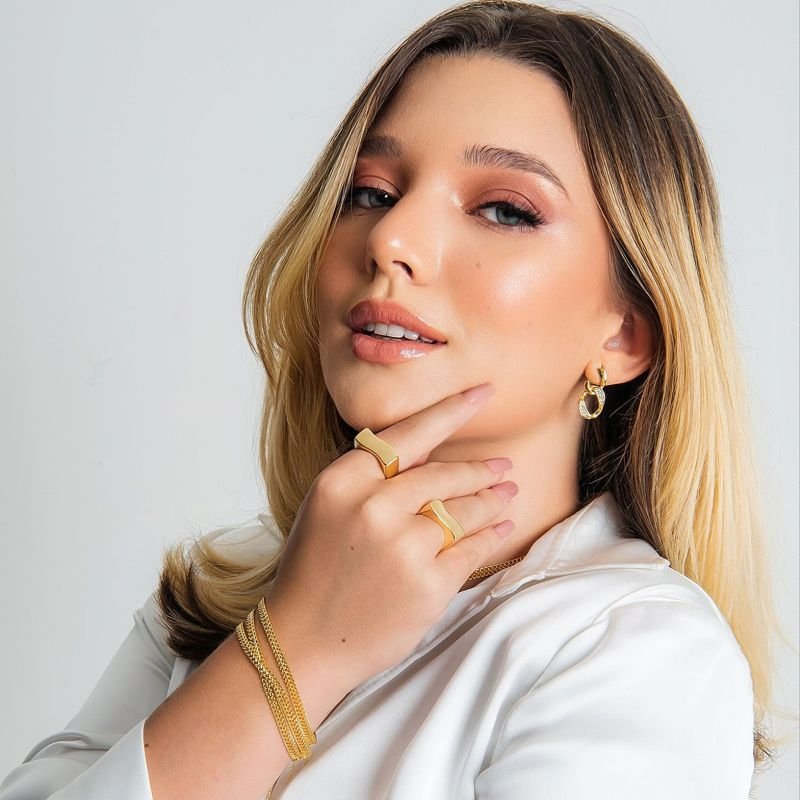 BRINCO CORRENTE ELOS ZIRCÔNIAS DOURADO FOLHEADO