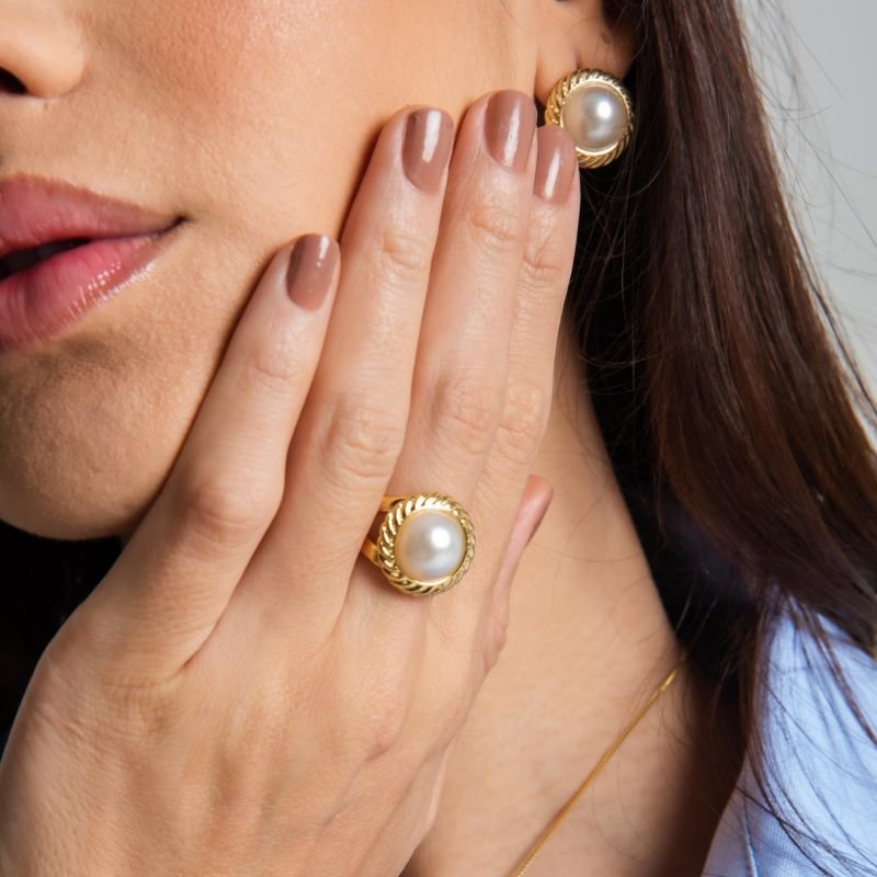 BRINCO ELÍSIA TRANÇADO PÉROLA AJUSTAVEL DOURADO FOLHEADO