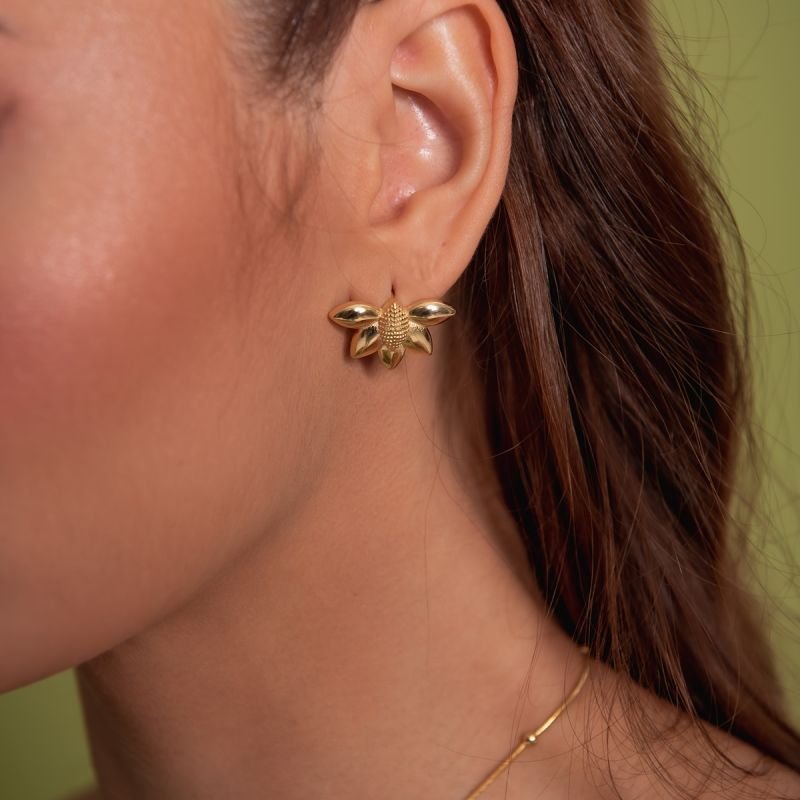 BRINCO FLOR 5 PETALAS BANHADO A OURO 18K