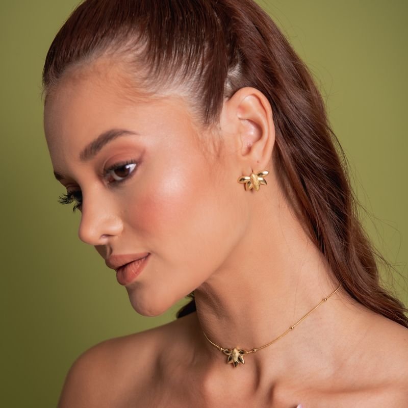 BRINCO FLOR 5 PETALAS BANHADO A OURO 18K