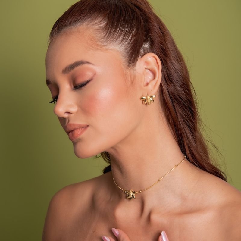 BRINCO FLOR 5 PETALAS BANHADO A OURO 18K