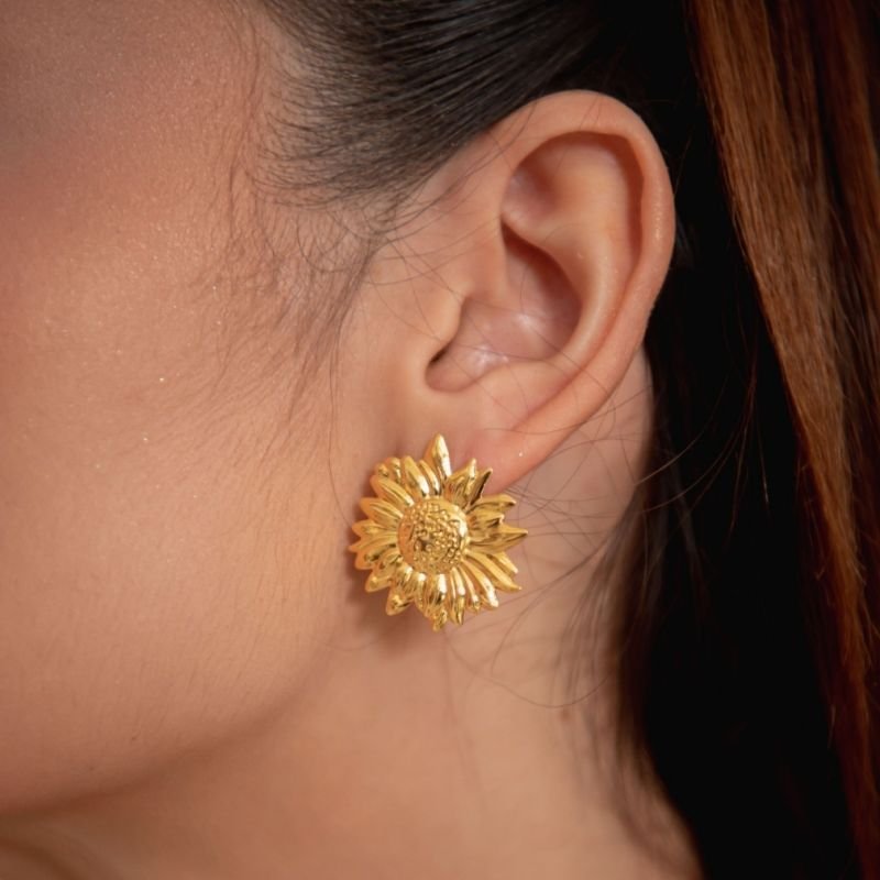 BRINCO GIRASSOL BANHADO A OURO 18K