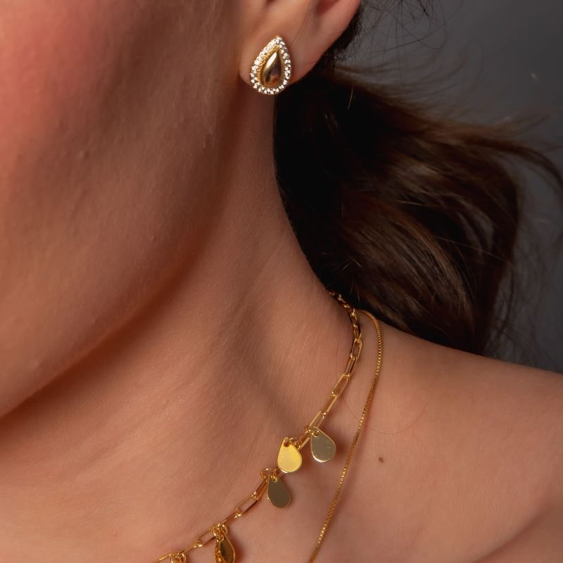 BRINCO GOTA COM ZIRCÔNIA NAS BORDAS DOURADO FOLHEADO