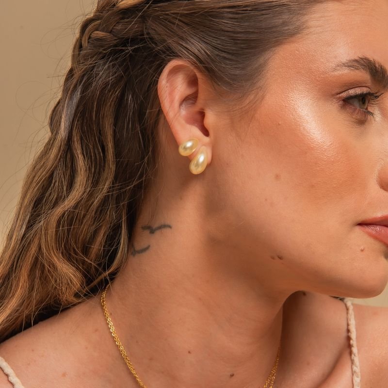 BRINCO GOTA HAILEY PÉROLA 18MM BANHADO A OURO 18K