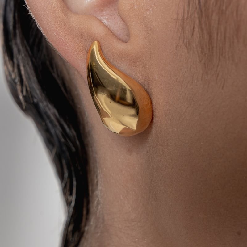 BRINCO GOTA LISA G CELINE BANHADO A OURO 18K