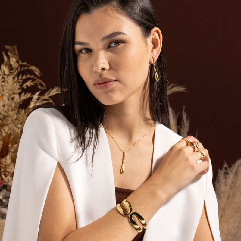 BRINCO GOTA LONGA BANHADO A OURO 18K