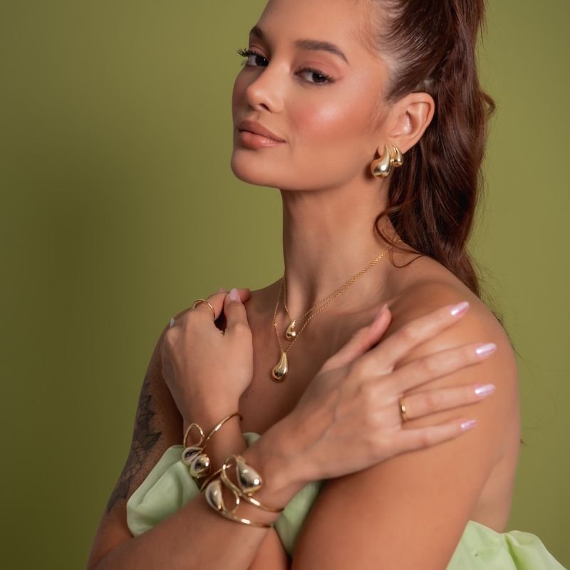 BRINCO GOTA VIRGULA P BANHADO A OURO 18K