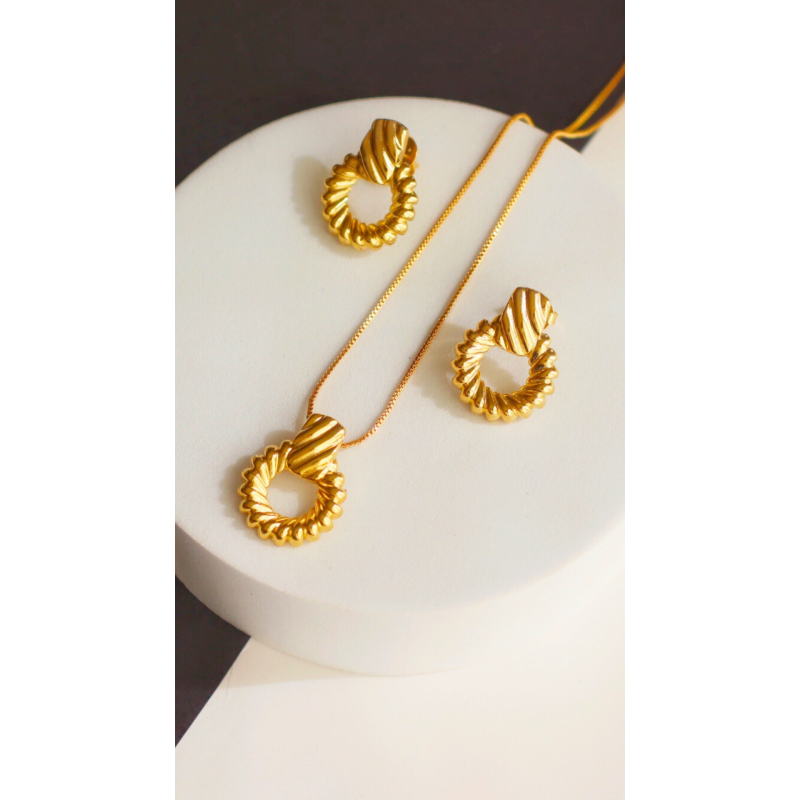 BRINCO JOLIE BANHADO A OURO 18K