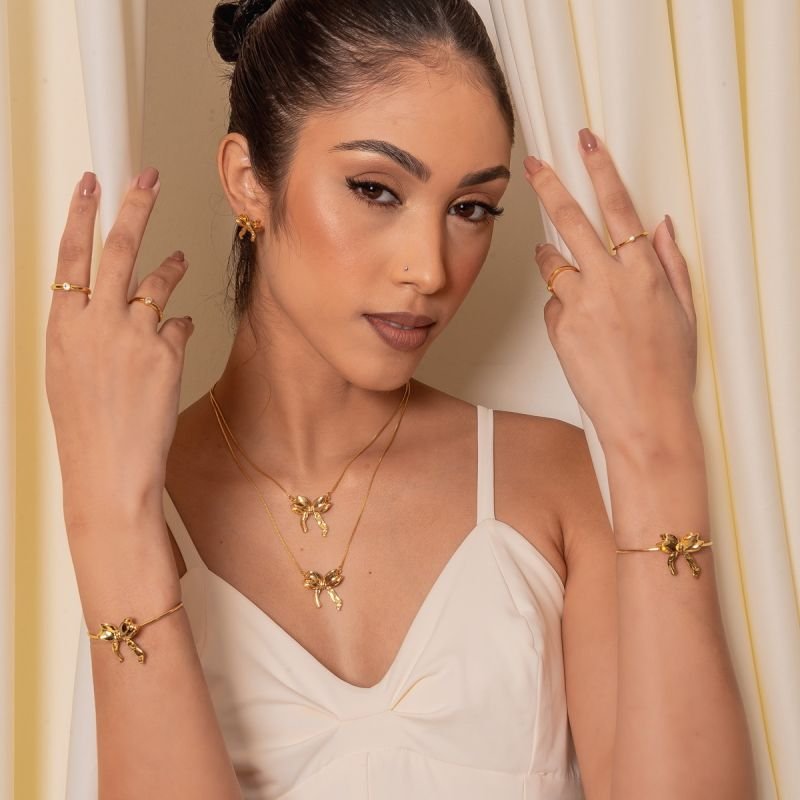 BRINCO LAÇO FITA BANHADO A OURO 18K