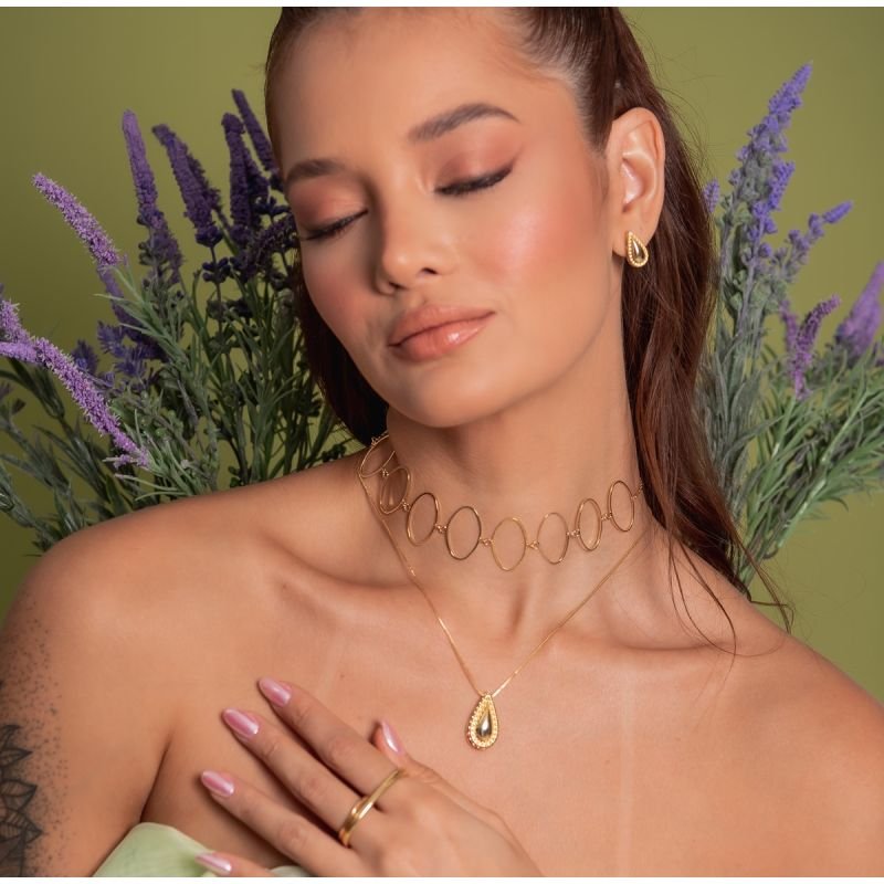 BRINCO LILY BANHADO A OURO 18K