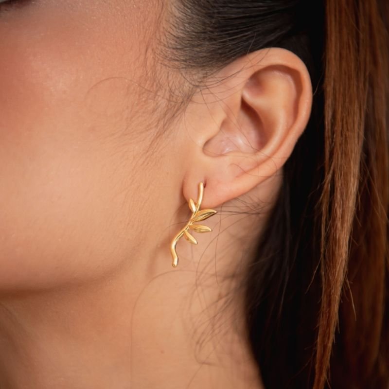 BRINCO LOUISE BANHADO A OURO 18K