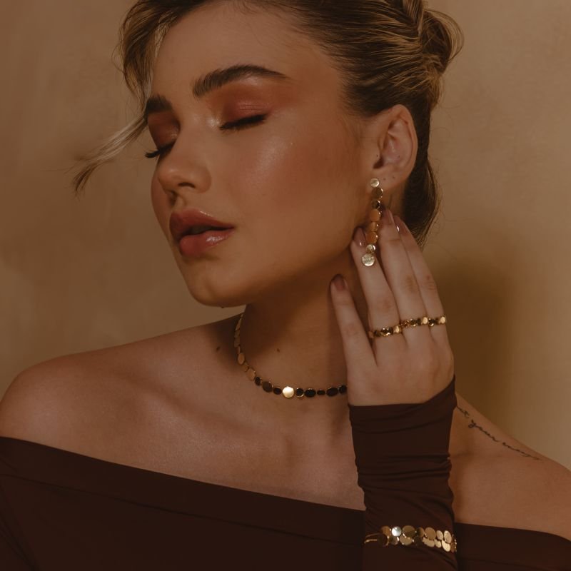 BRINCO MEDALHAS INTERCALADAS DOURADO FOLHEADO