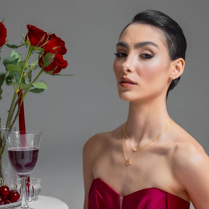 BRINCO MINI TREVO COM ZIRCÔNIA BANHADO A OURO 18K