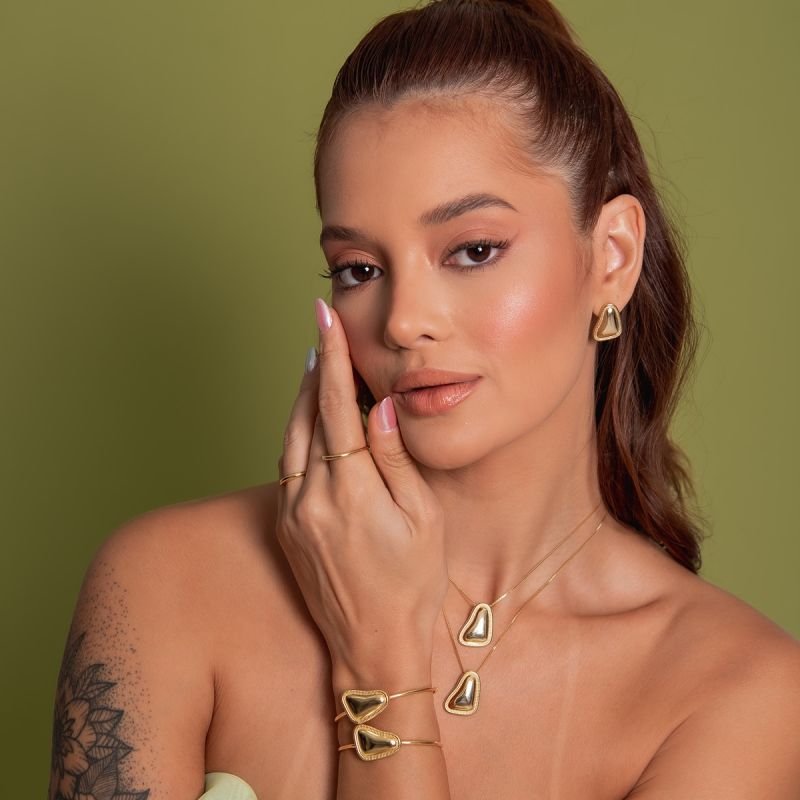 BRINCO MONTAGNE BANHADO A OURO 18K