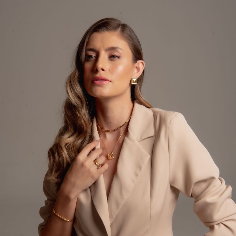 BRINCO NUDA DOURADO FOLHEADO