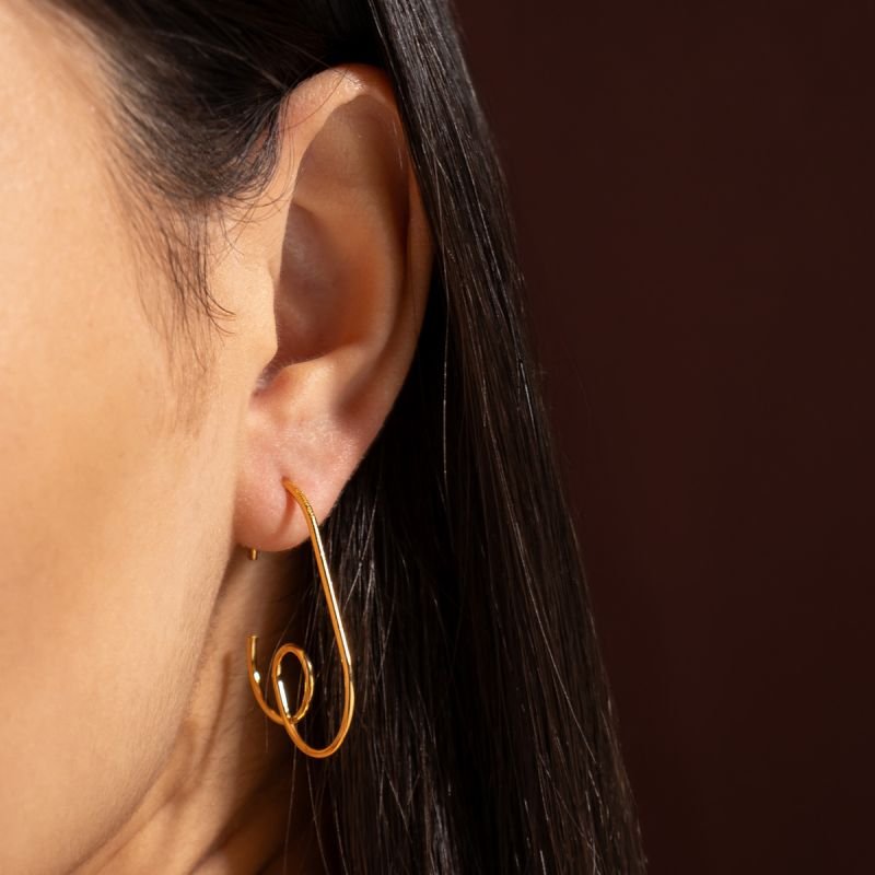 BRINCO NUVEM BANHADO A OURO 18K
