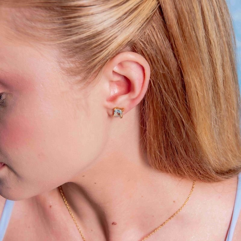 BRINCO PEDRA QUADRADA AZUL CLARO 6X6 BANHADO A OURO 18K