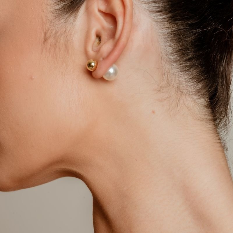 BRINCO PÉROLA COM TARRAXA 12MM BANHADO A OURO 18K