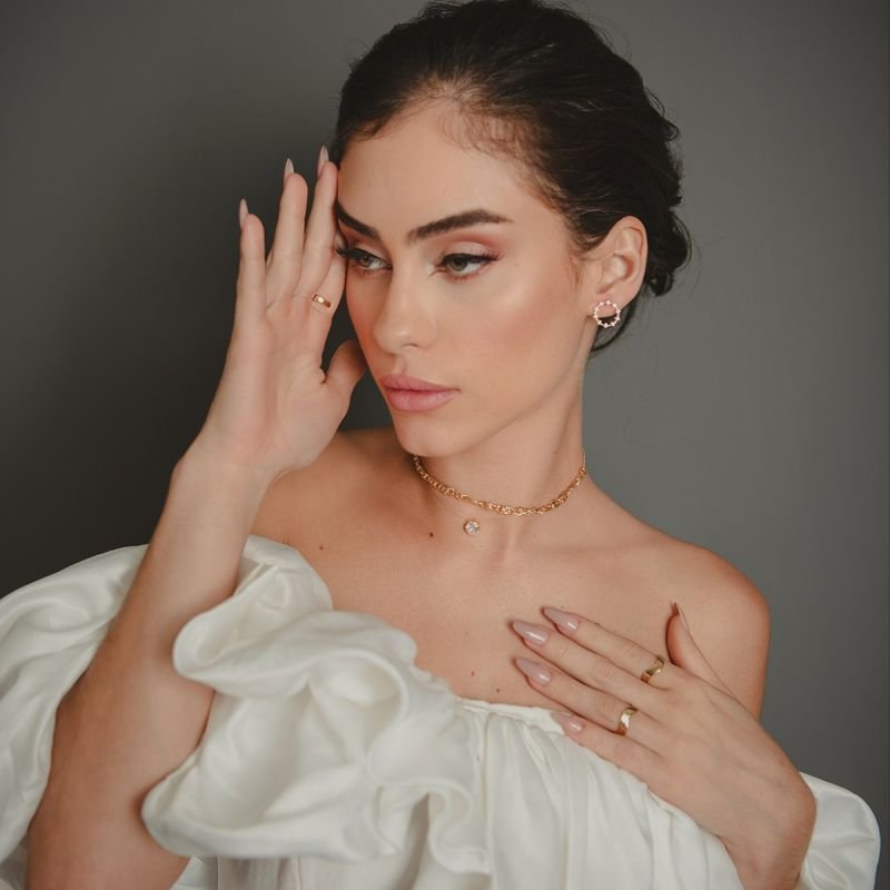 BRINCO REDONDO PONTOS DE ZIRCÔNIA DOURADO FOLHEADO