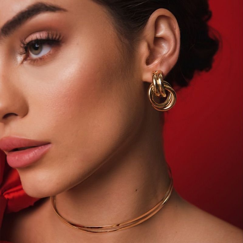 BRINCO REDONDO TRANSPAÇADO DOURADO FOLHEADO