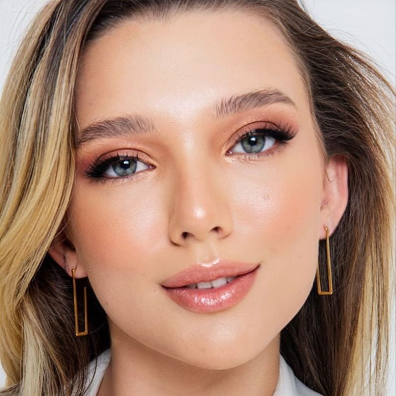 BRINCO RETANGULAR FIO M DOURADO FOLHEADO