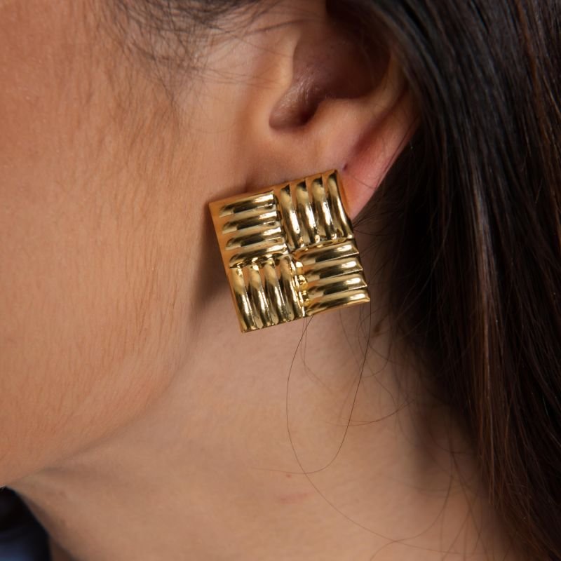 BRINCO SQUADRA BANHADO A OURO 18K